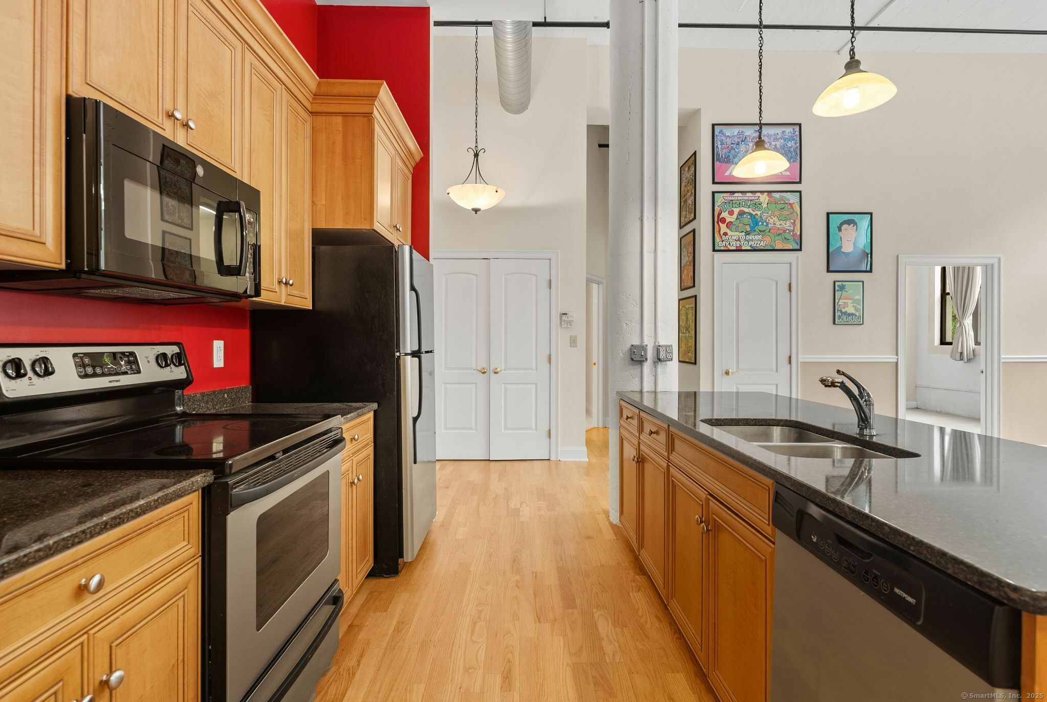 Property Photo: 33 Mechanic Street 214 CT 06095