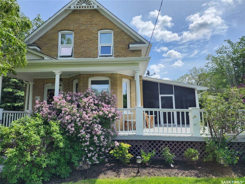 Property Photo: 353 6th Avenue SK S0G 0K0