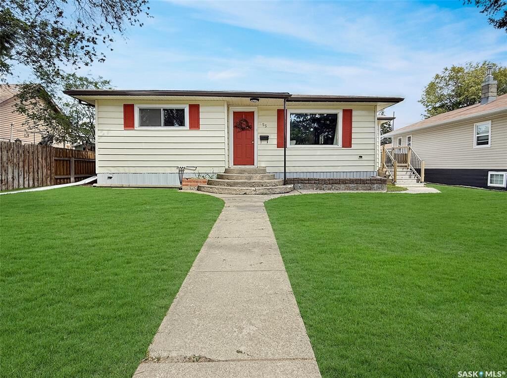 Property Photo: 355 8th Avenue NW SK S9H 0Z9