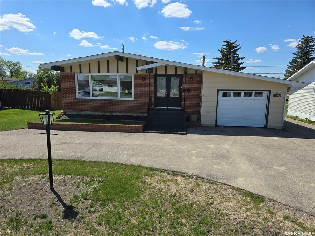 Property Photo: 1002 Desmond Street SK S0G 2B0