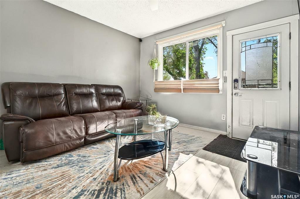 Property Photo: 877 Connaught Avenue SK S6H 4B2