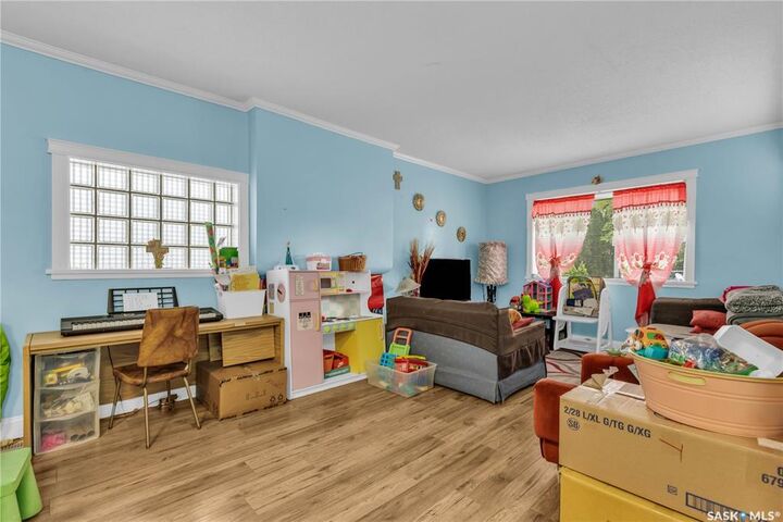 Property Photo:  1023 Osler Street  SK S7N 0T5 