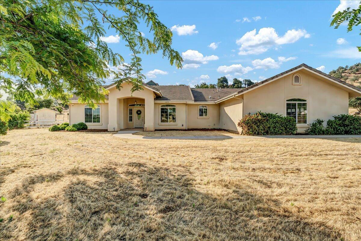 Property Photo: 16634 Wardlaw Drive CA 93265