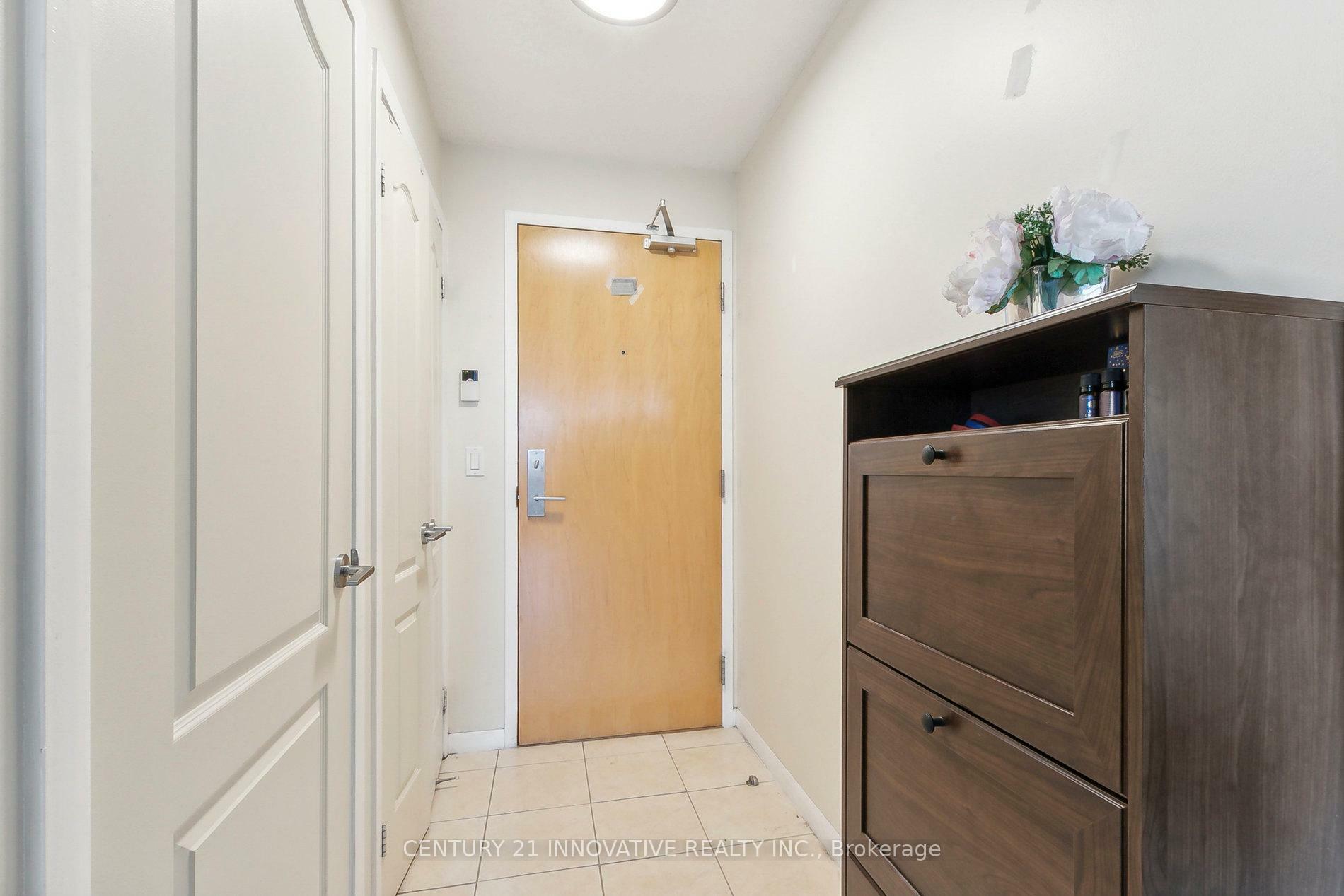 Photo de la propriété: 185 Legion Road N 1005 ON M8Y 0A1
