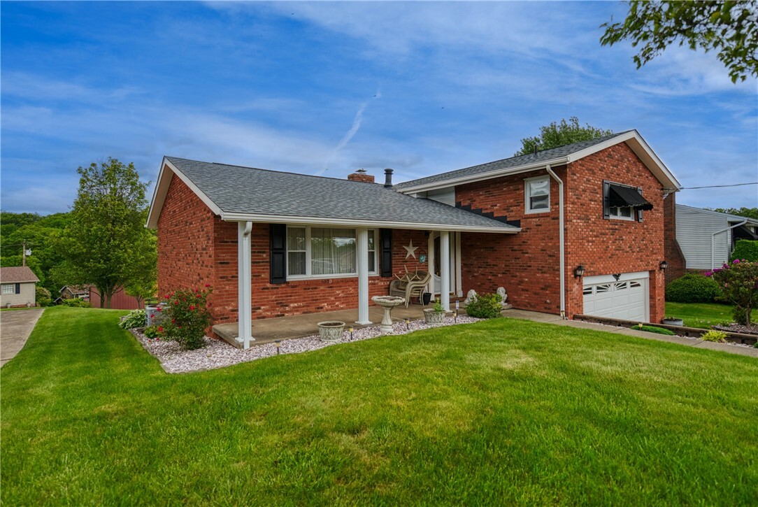 Property Photo: 121 Trinity Drive PA 15001