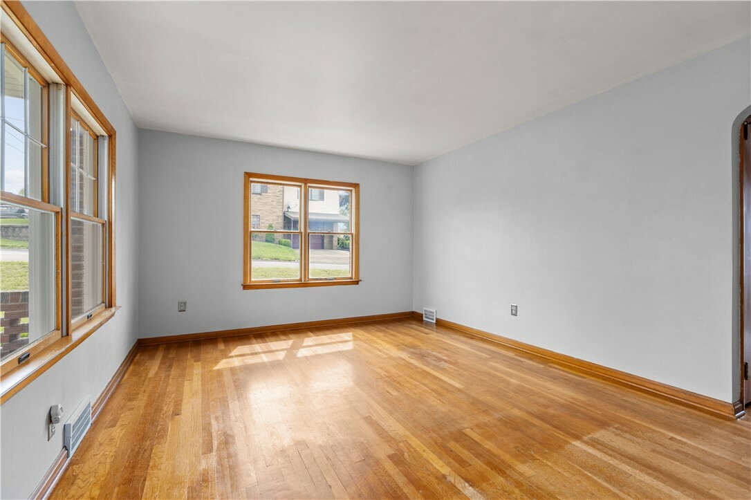 Property Photo: 1311 Agnew Ave PA 15001