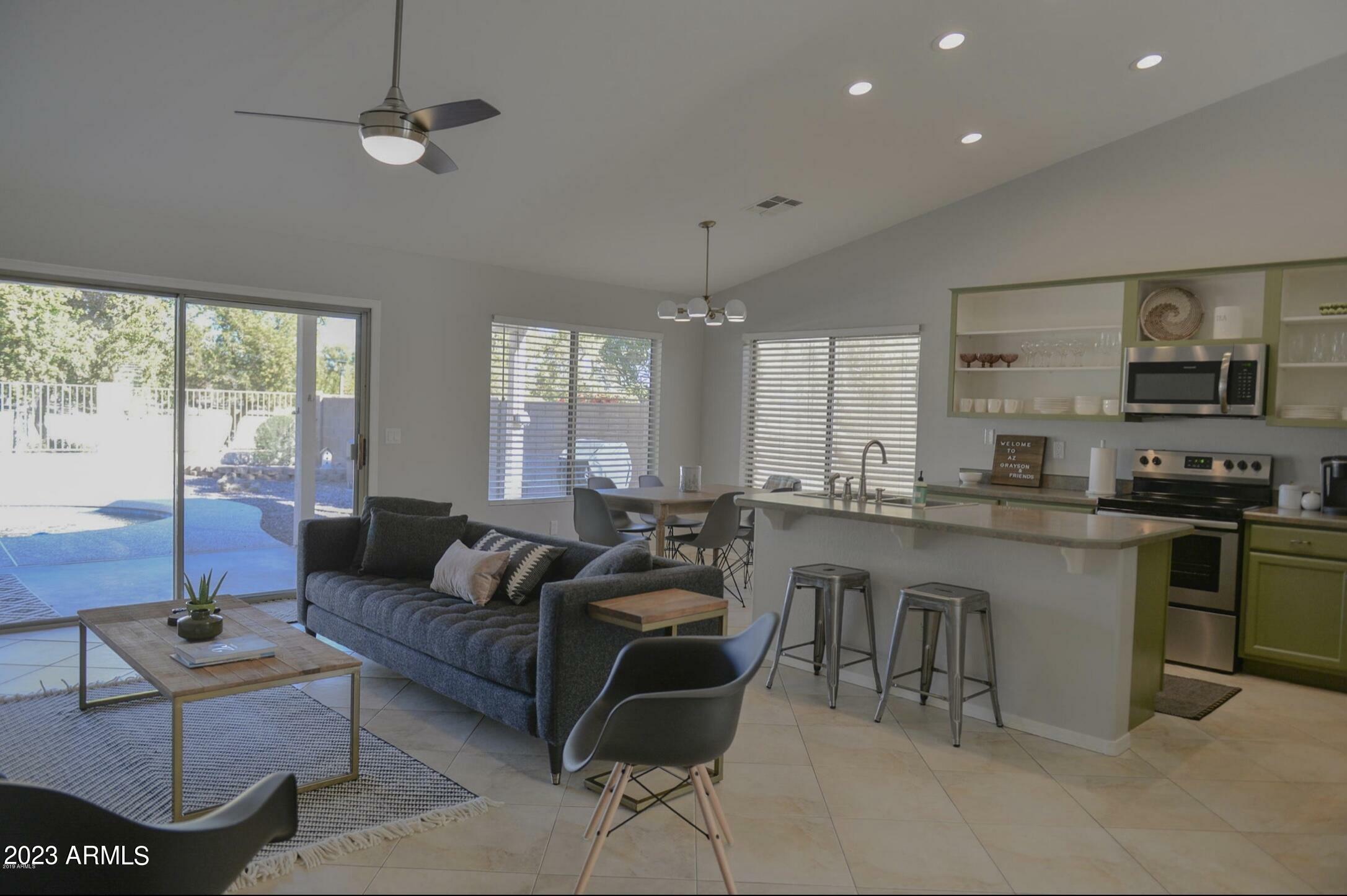Property Photo: 1350 W Canary Way AZ 85286