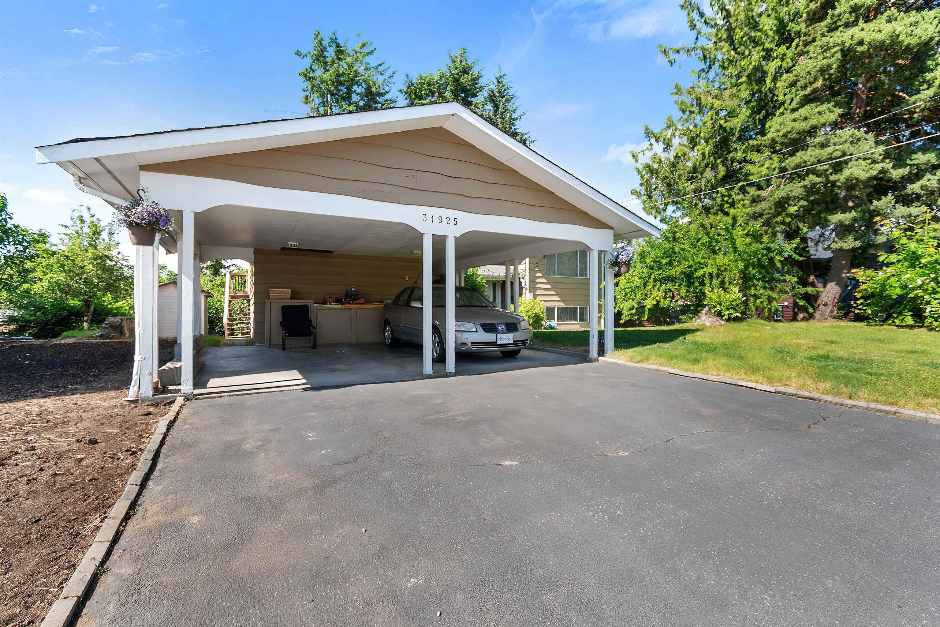 Property Photo: 31925 Casper Court BC V2T 2J8