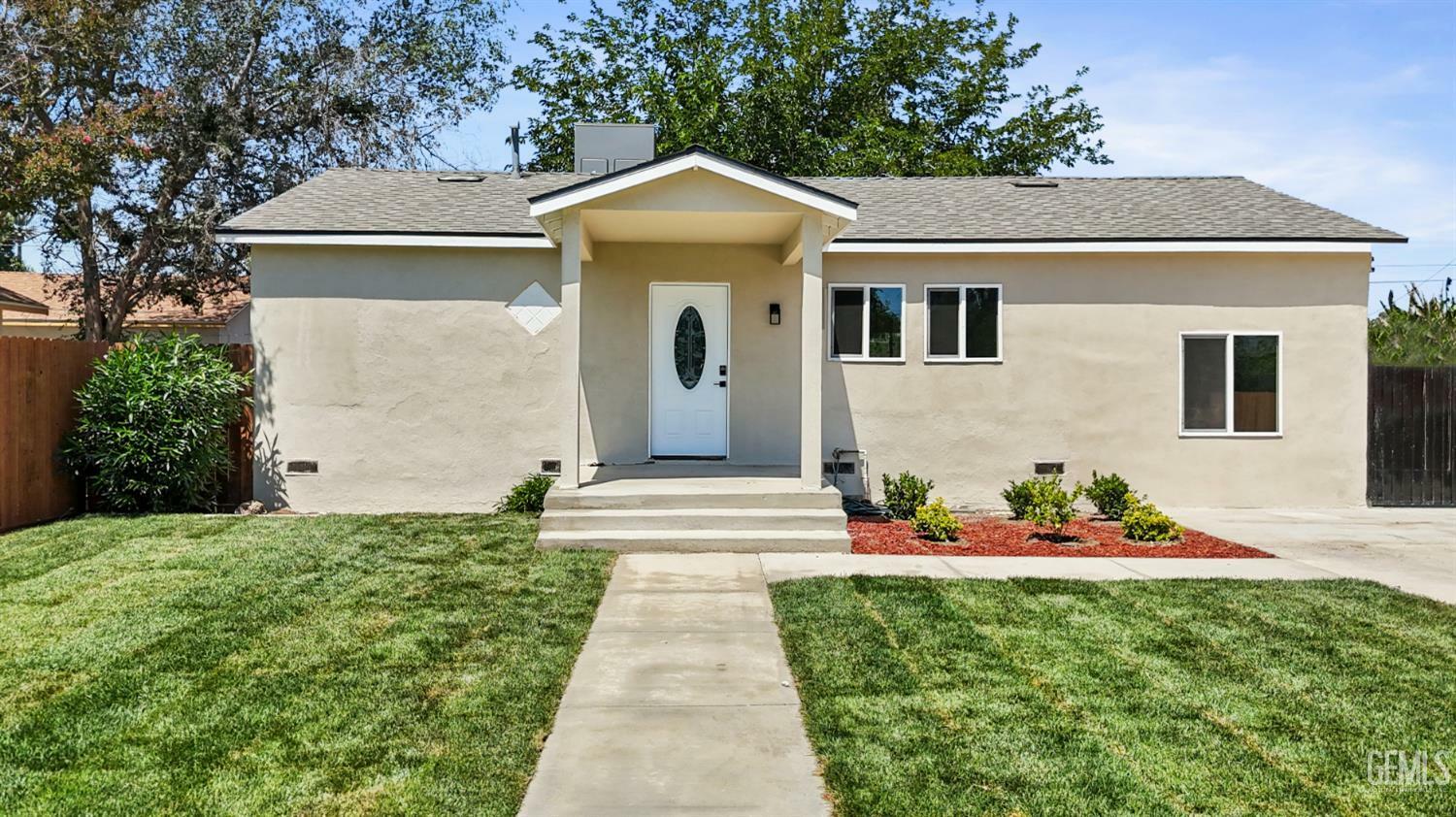 405 Cypress Street  Bakersfield CA 93304 photo