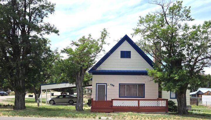 495 1st St East  Huntington OR 97907 photo