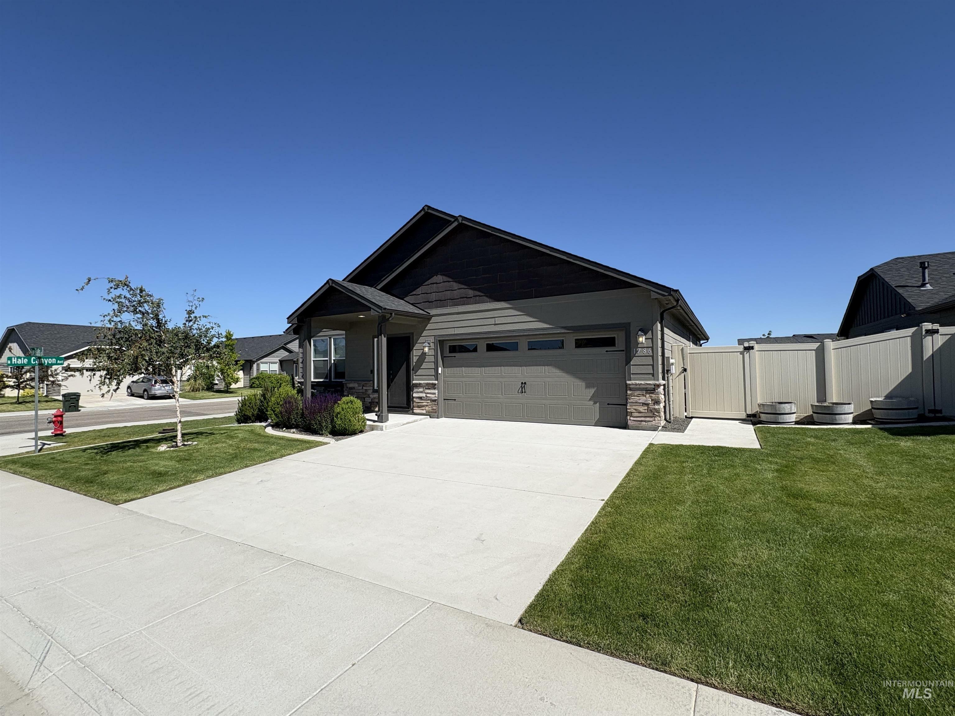 Property Photo:  1786 E Cave Falls St  ID 83634-2568 