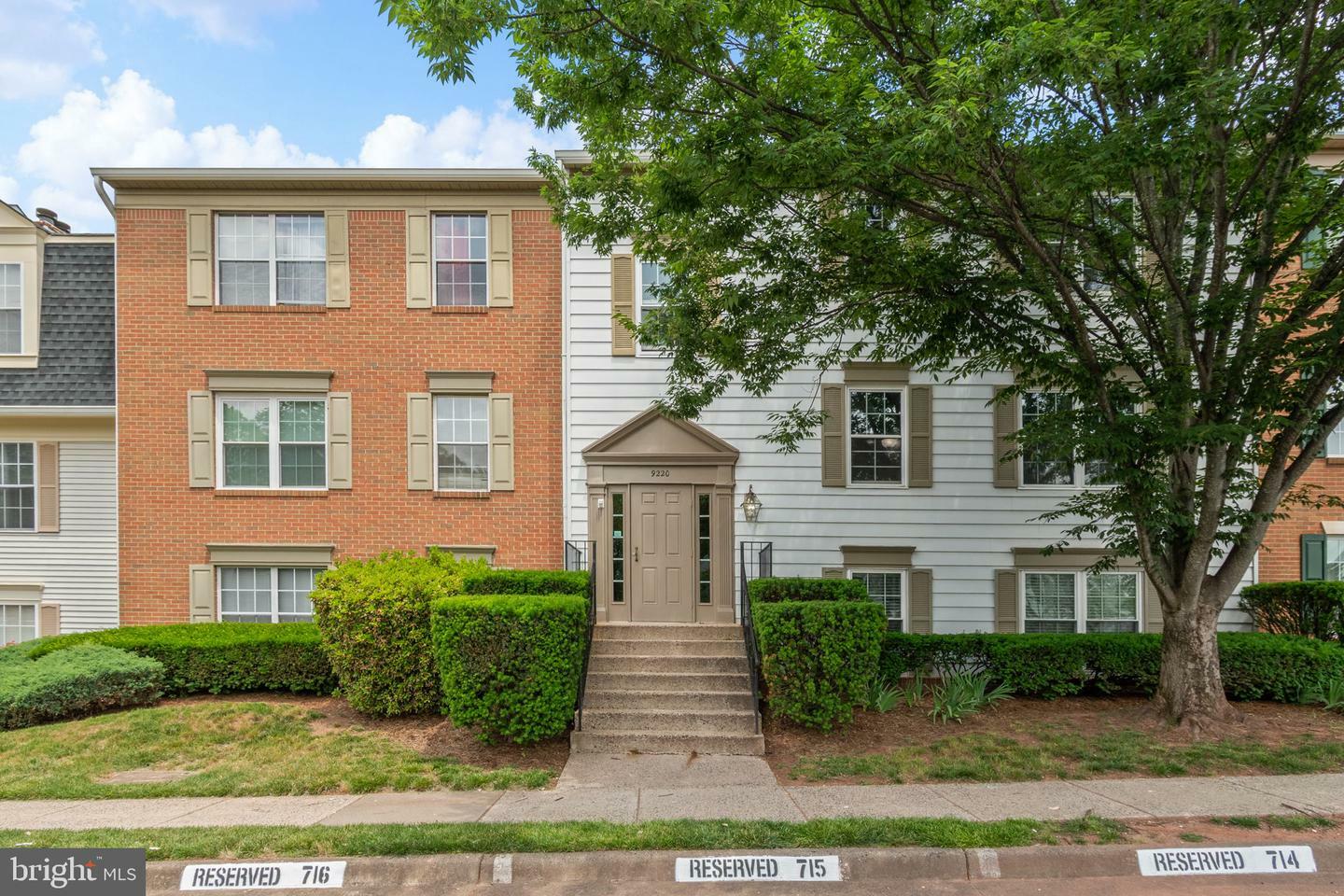 Property Photo: 9220 Niki Place 202 VA 20110