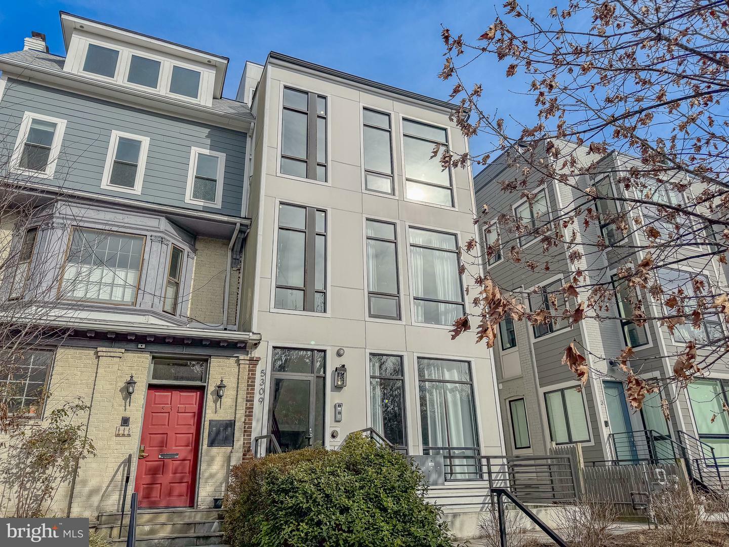 Property Photo: 5309 Connecticut Avenue NW 2 DC 20015