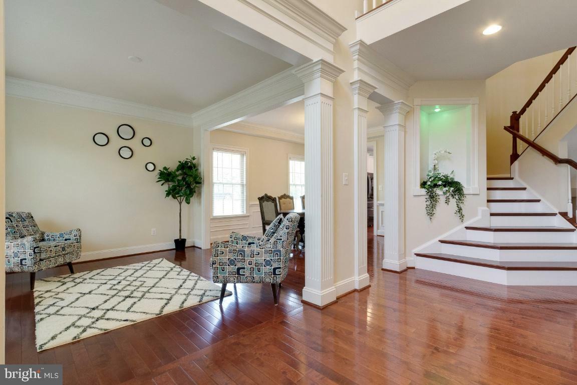 Property Photo: 26030 Blackberry Knoll Court VA 20105