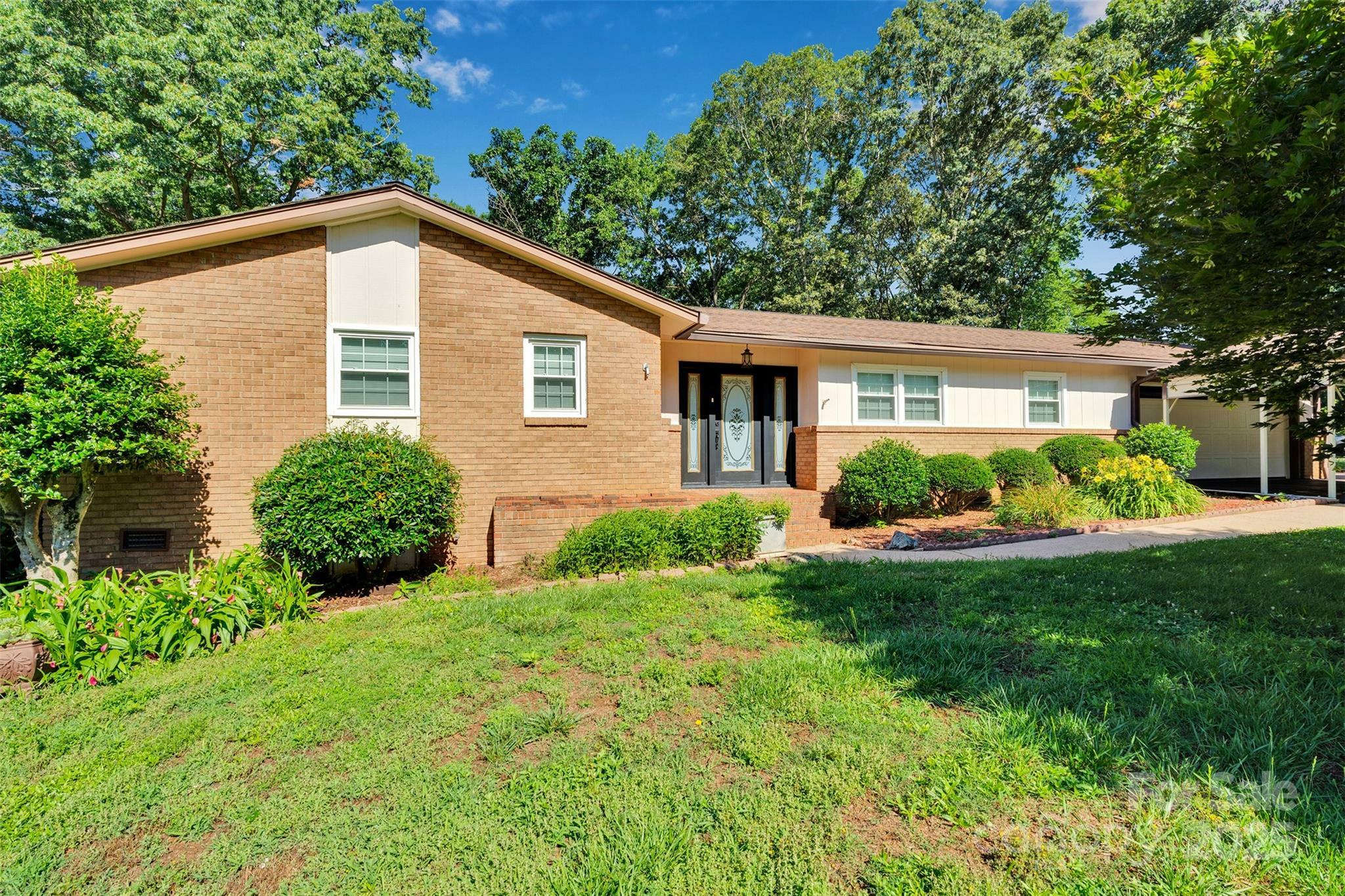 Property Photo: 2326 Horseshoe Bend Road NE NC 28601