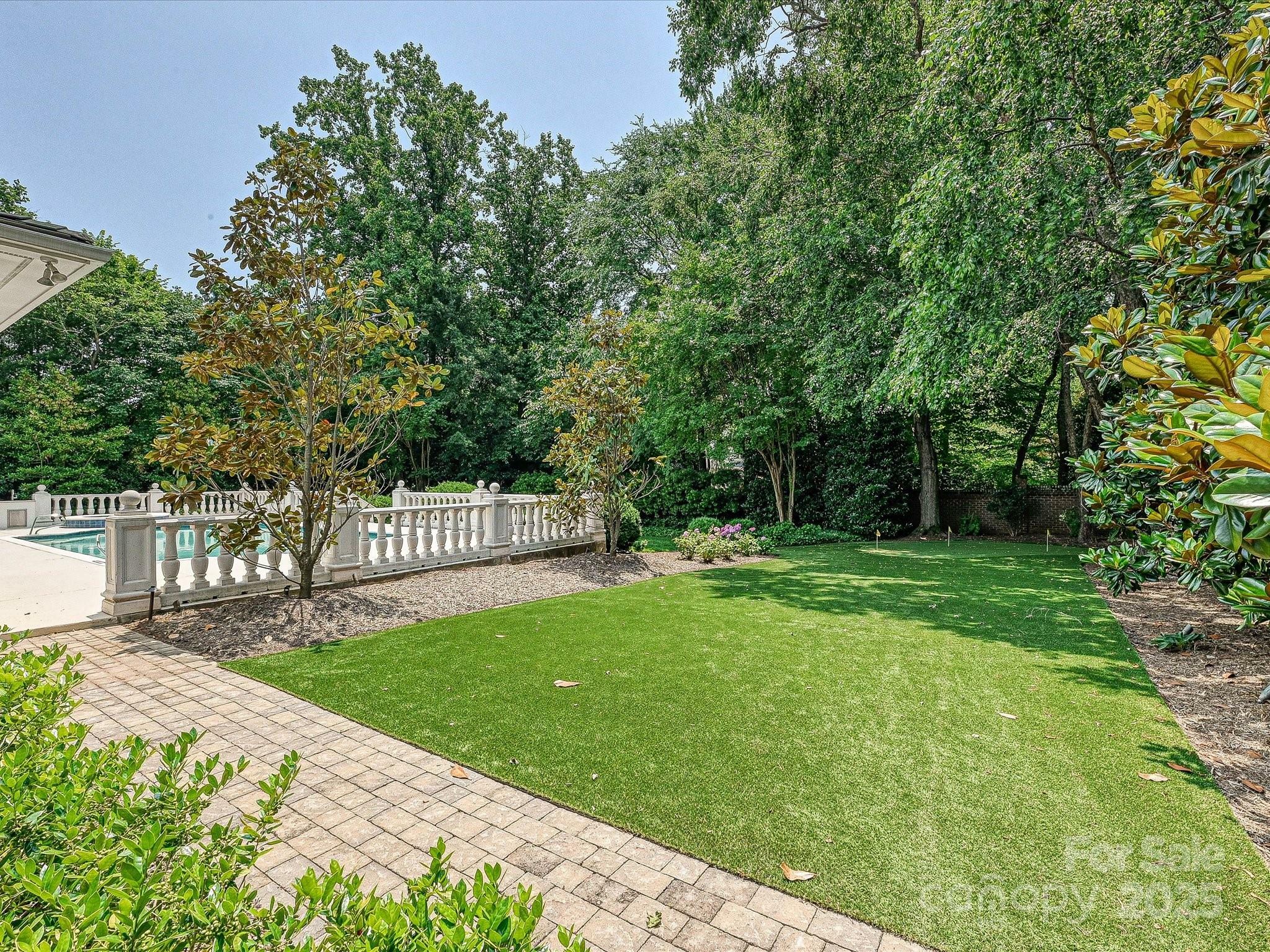 Property Photo: 4300 Cameron Oaks Drive NC 28211