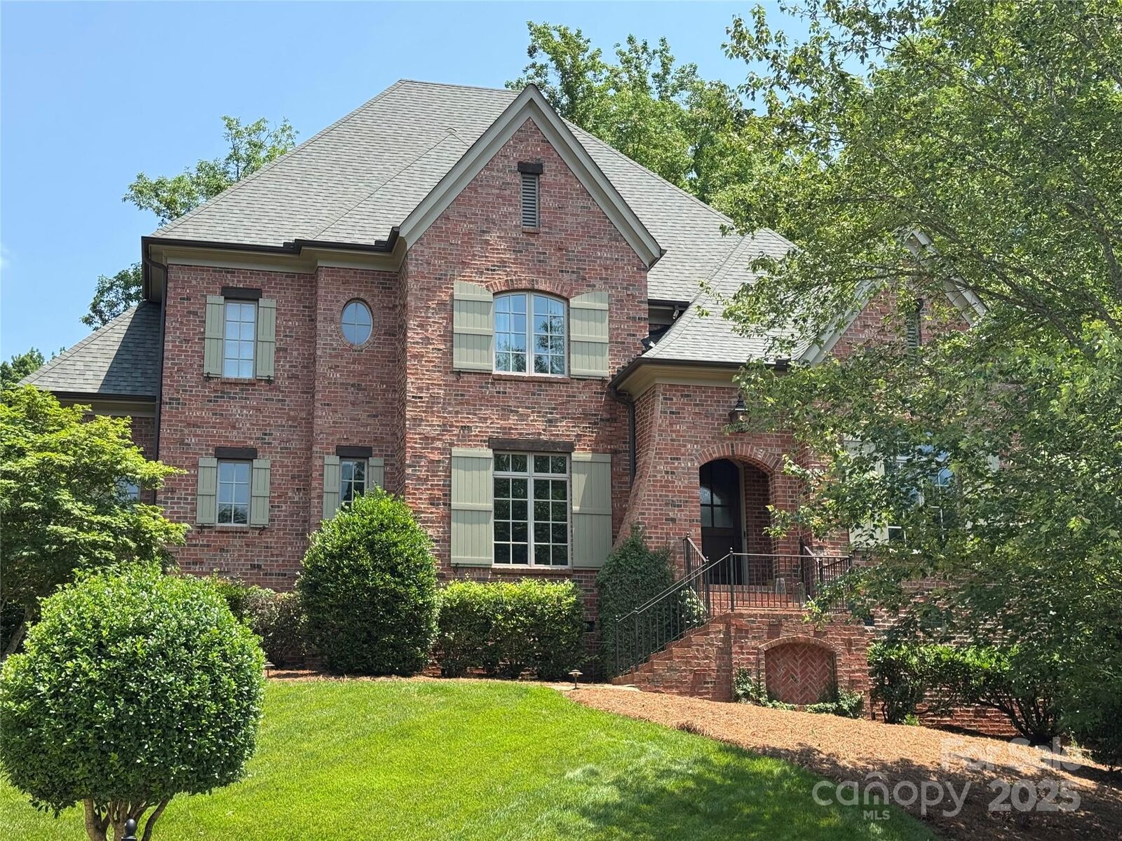 Property Photo:  817 Arborfield Drive  NC 28105 