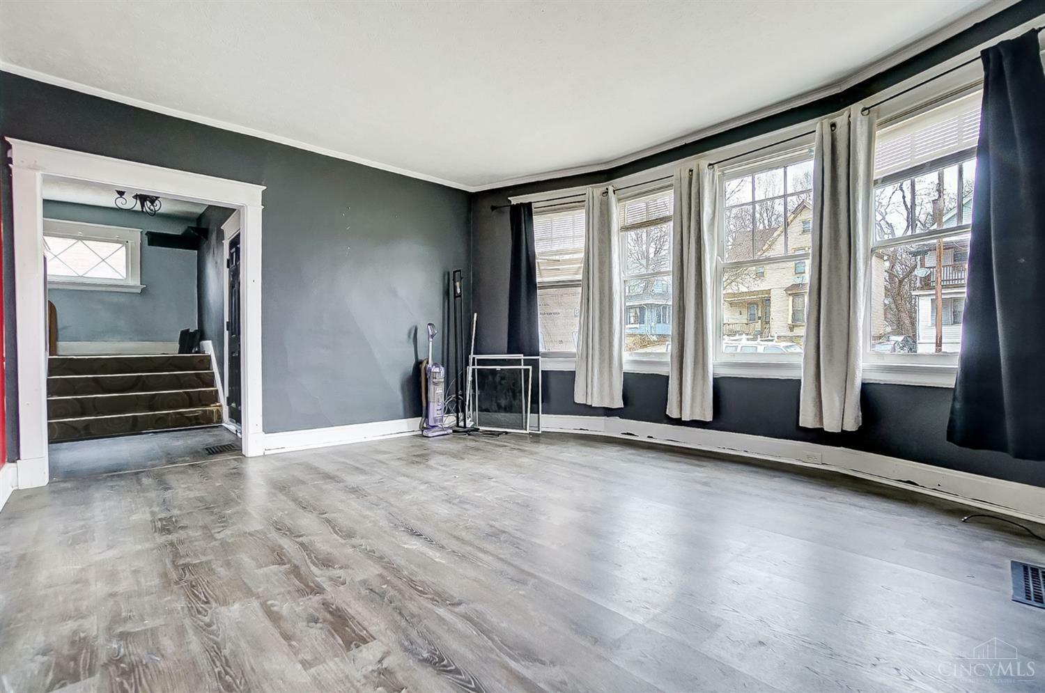 Property Photo: 2945 Mignon Avenue OH 45211