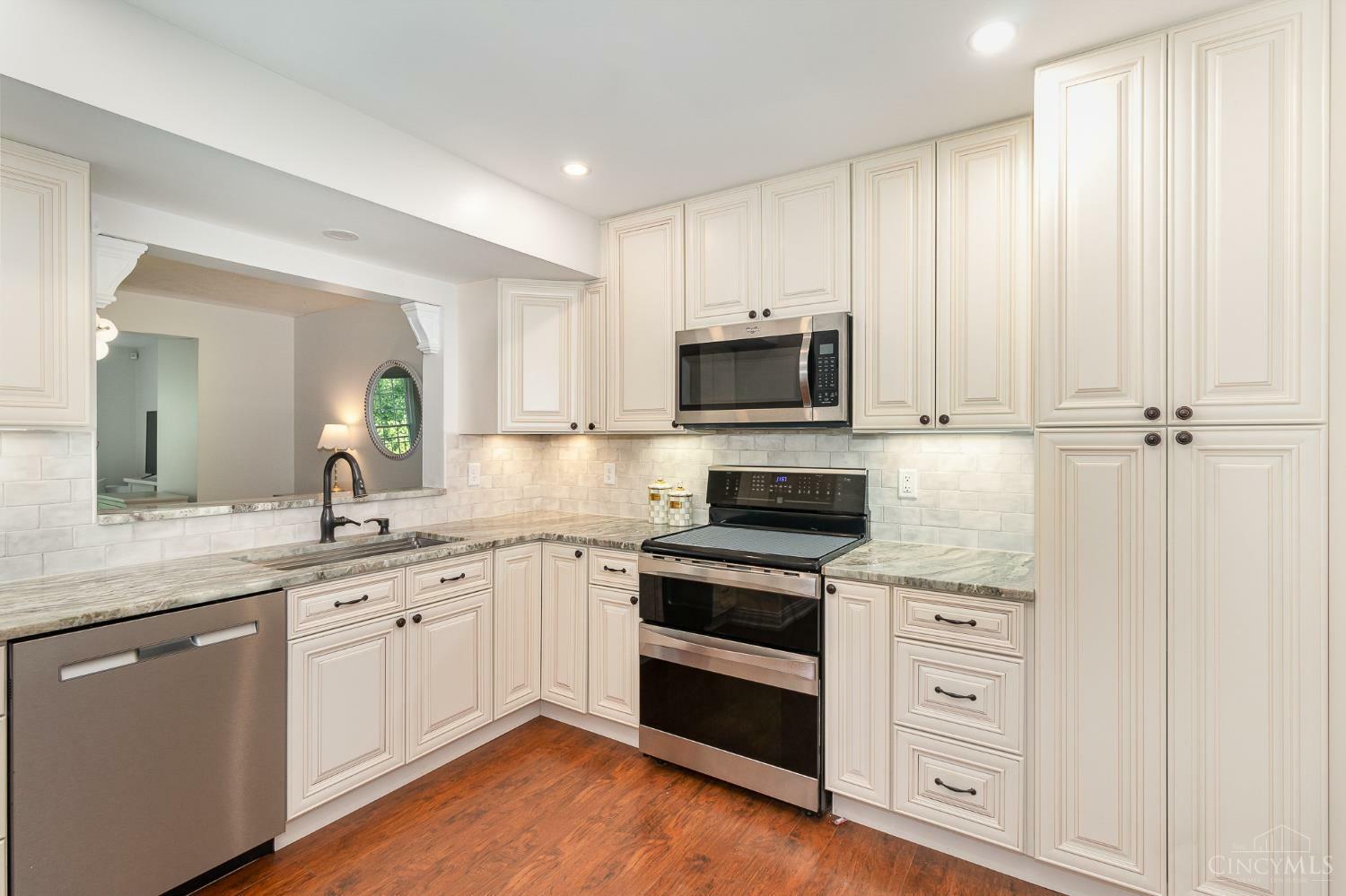 Property Photo:  1732 Emerald Glade Lane  OH 45255 