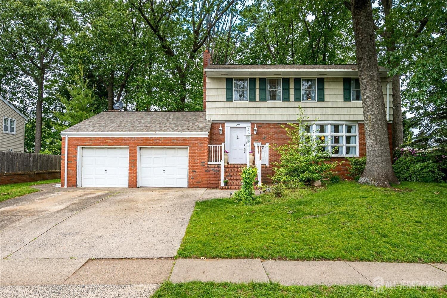 Property Photo:  4 Bodnarik Road  NJ 08837 