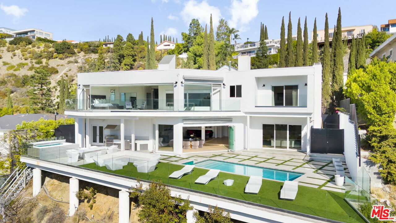 Property Photo: 7868 Electra Dr CA 90046