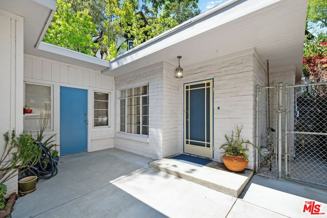 Property Photo: 10431 Seabury Ln CA 90077