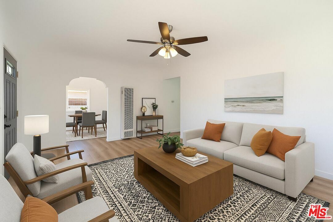 Property Photo: 672 E 119th St CA 90059