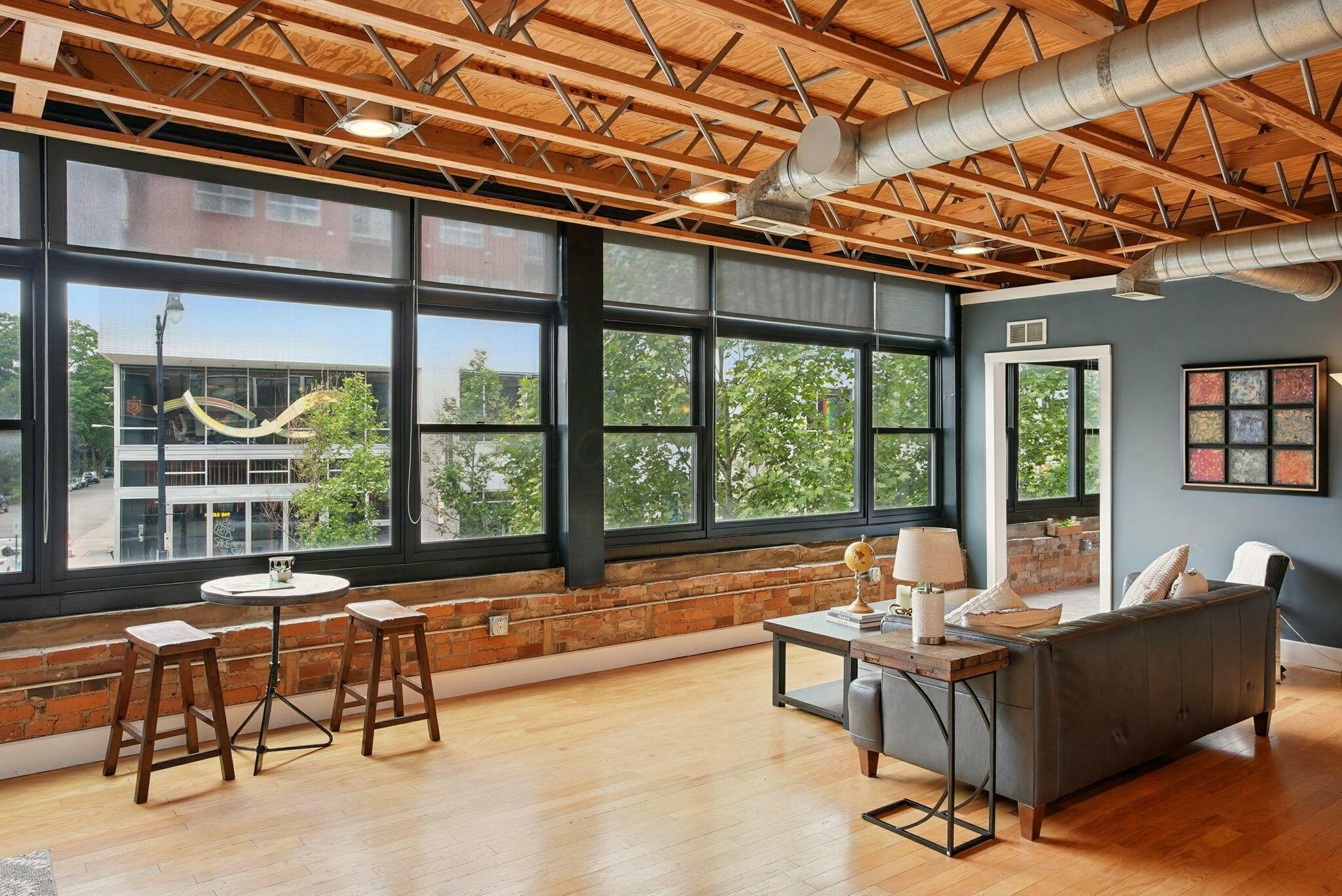 Property Photo: 956 N High Street OH 43201