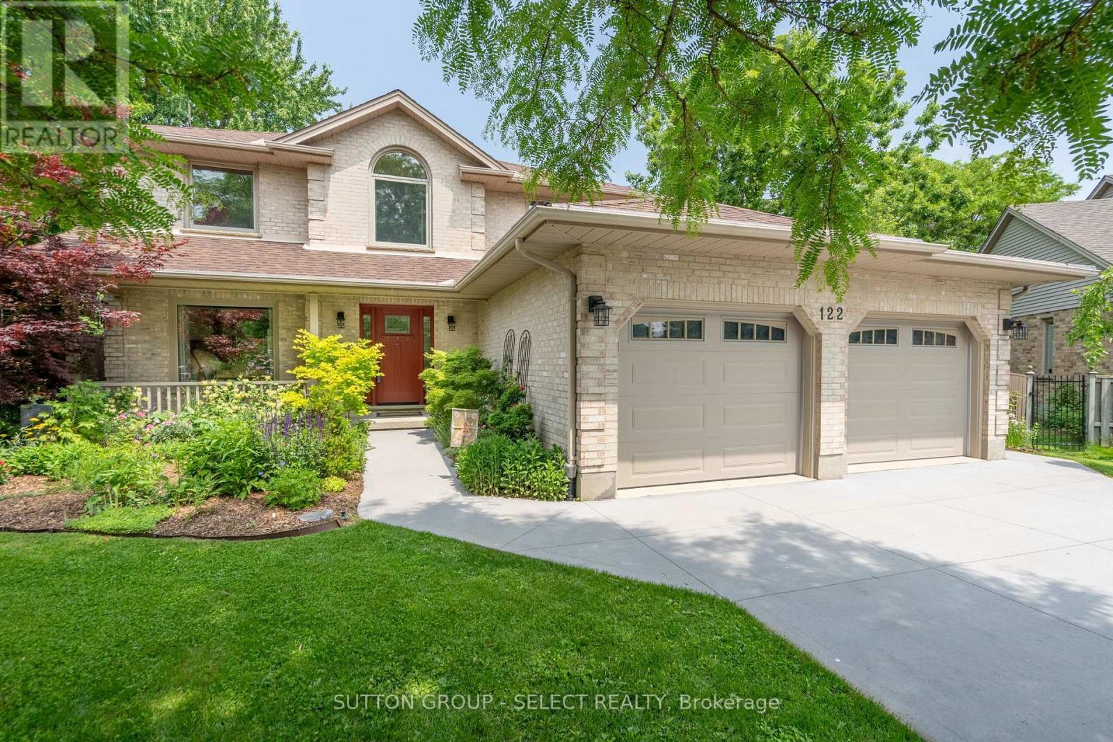 Property Photo:  122 Moraine Court  ON N6G 4Z2 