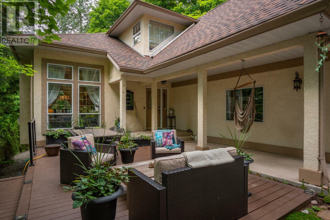 Property Photo: 1611 Park Street BC V0G 1Y0