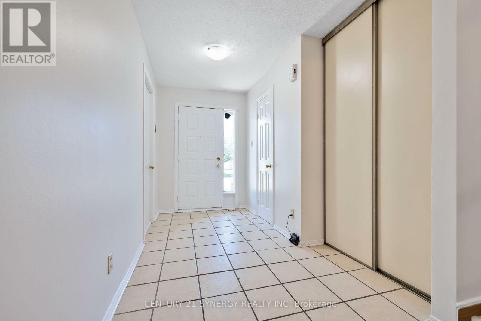 Property Photo:  861 Karsh Drive  ON K1G 4T9 