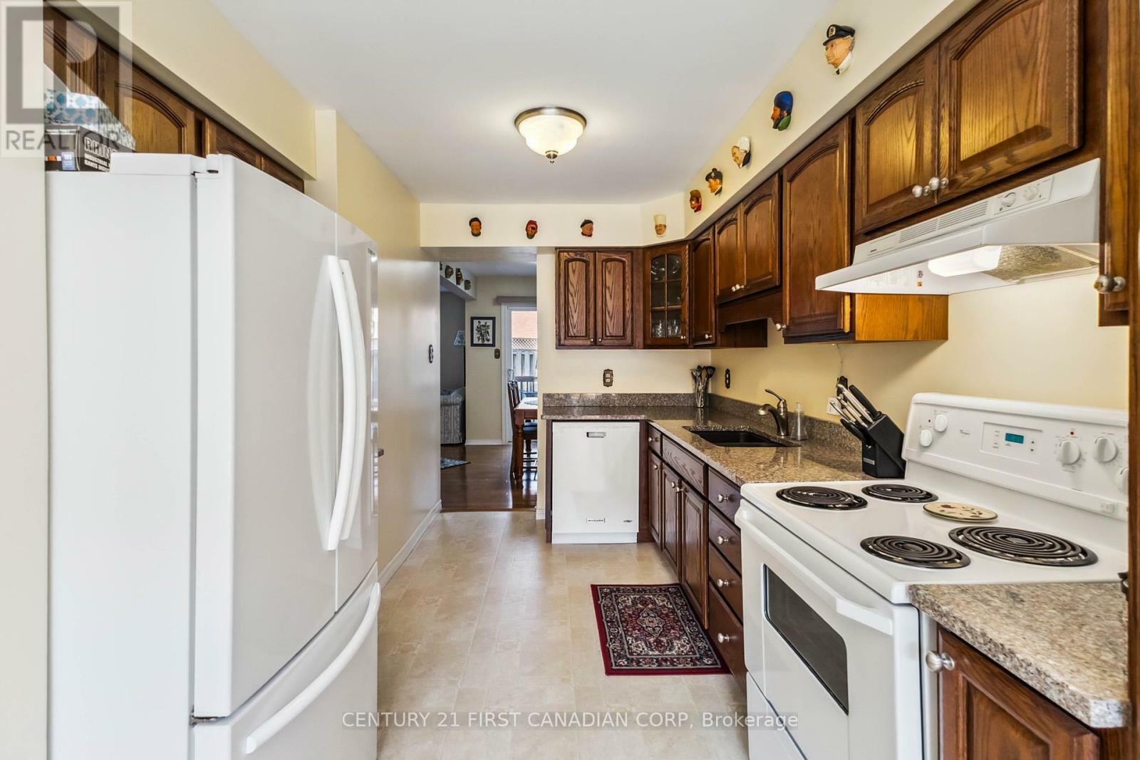 Property Photo: 9 Ailsa Place 59 ON N5Z 4Z6