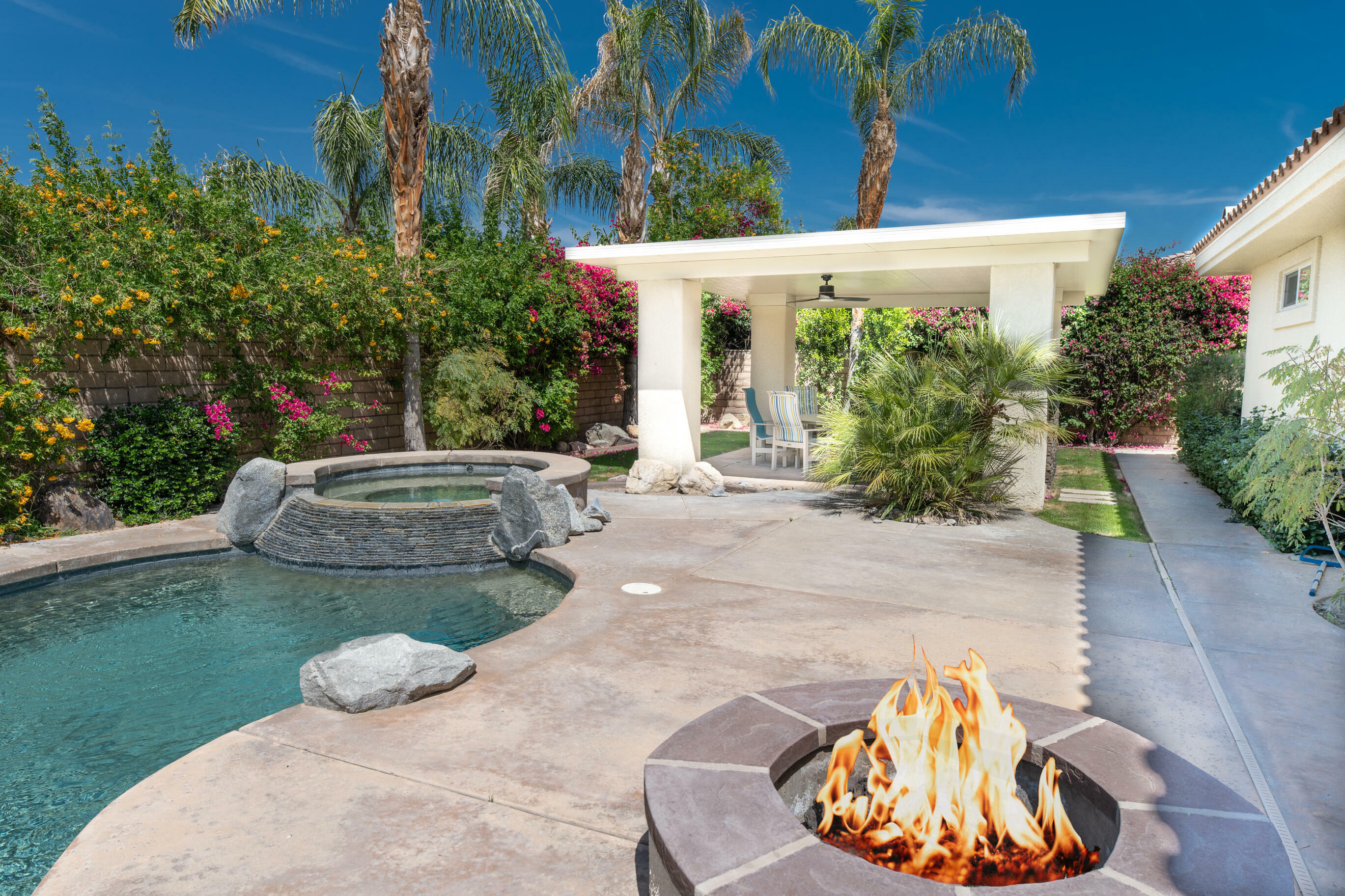 Property Photo: 12 Varsity Circle CA 92270