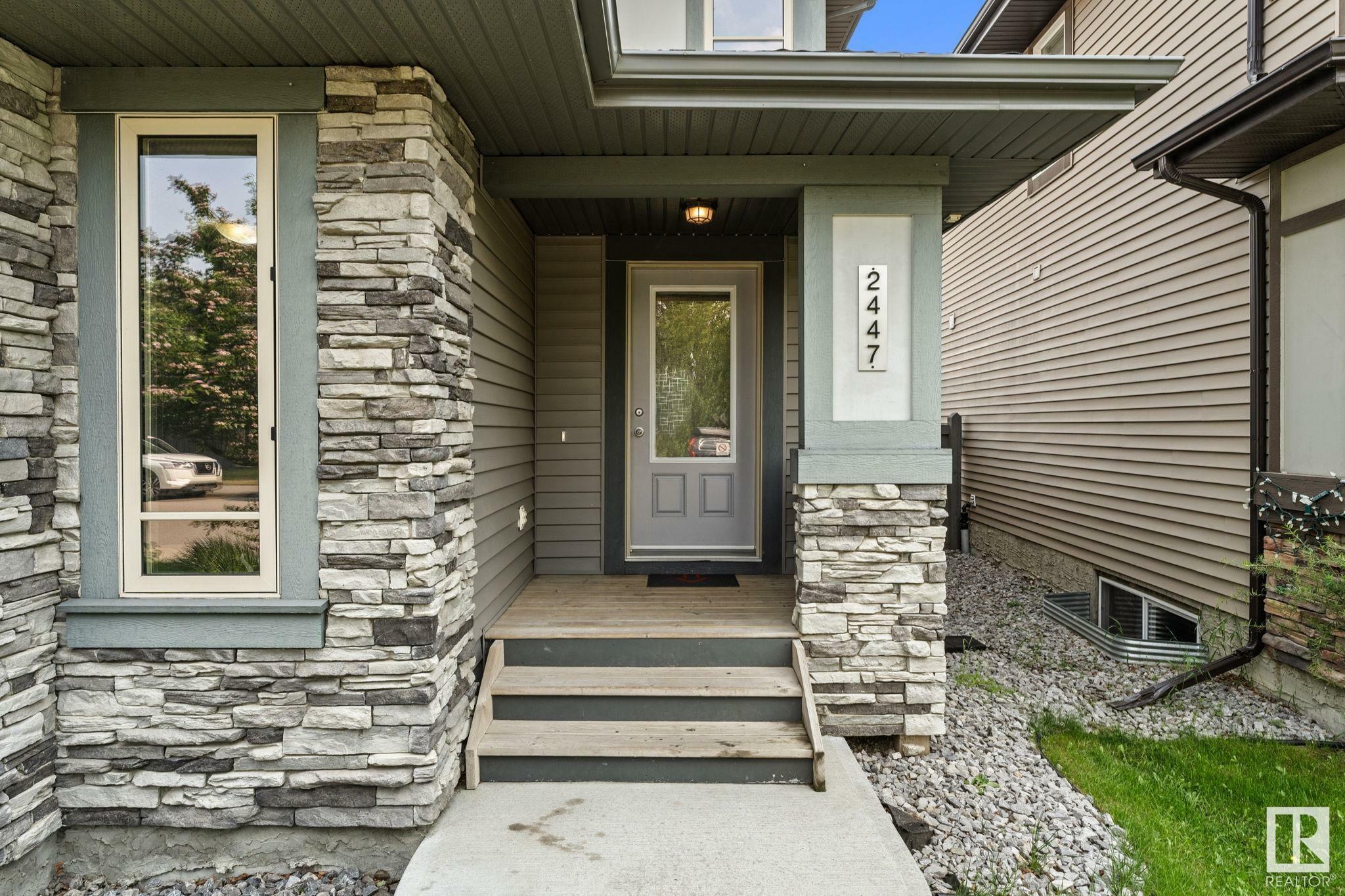Photo de la propriété: 2447 Austin Crescent SW AB T6W 0L4