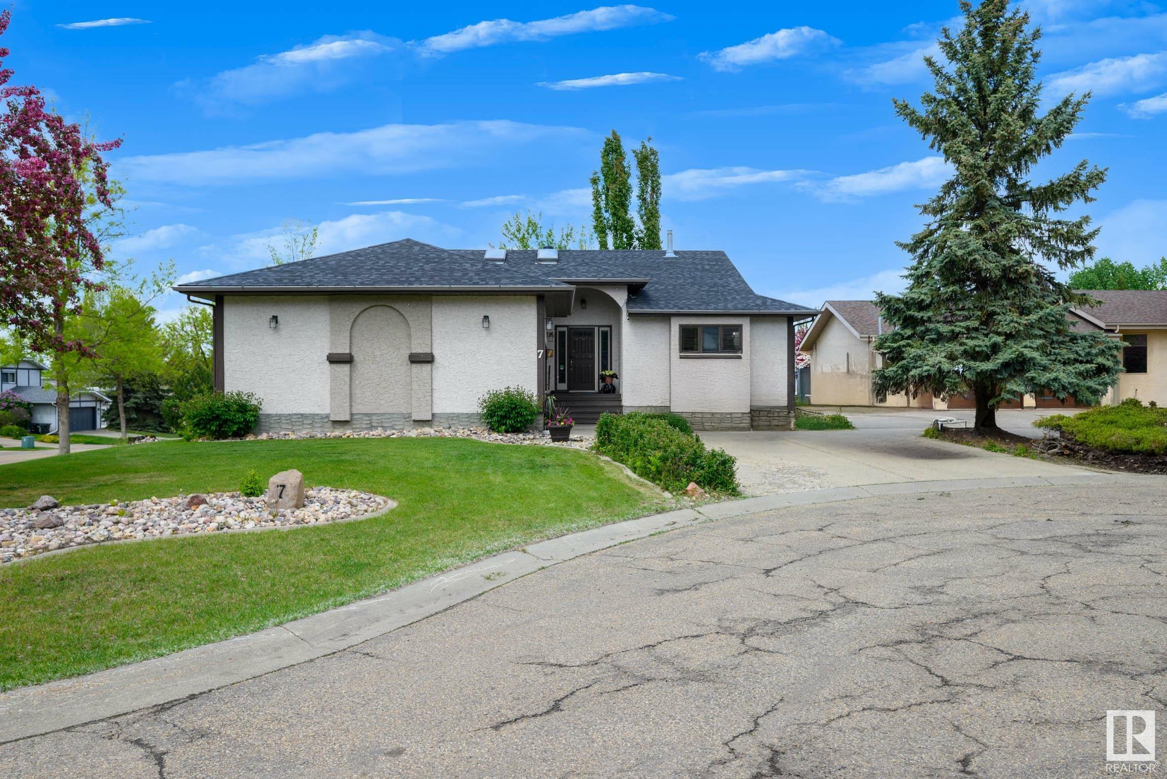 Property Photo: 7 Fieldstone Cove AB T7X 3C1