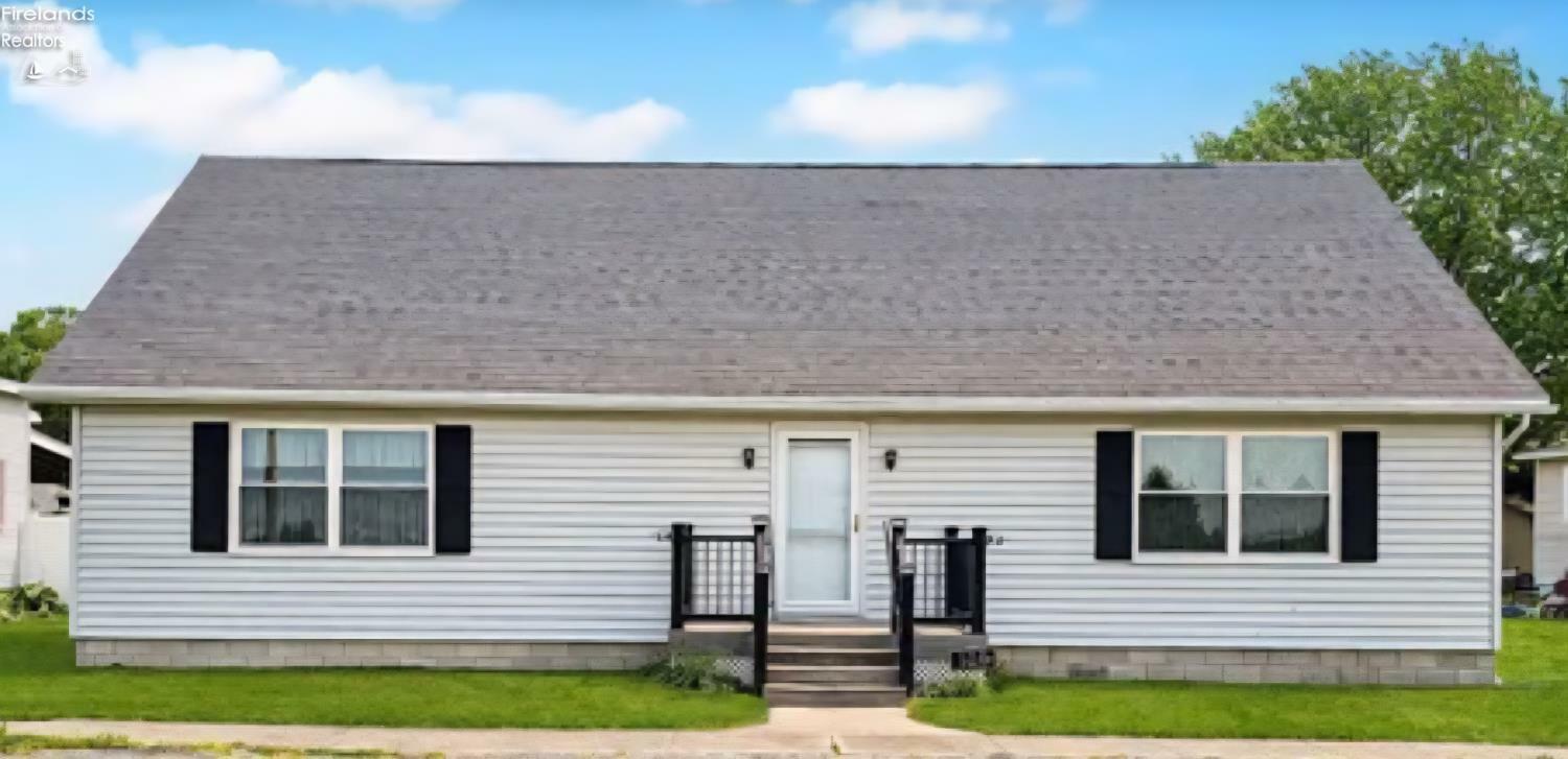 Property Photo:  120 W Lincoln St  OH 43442 