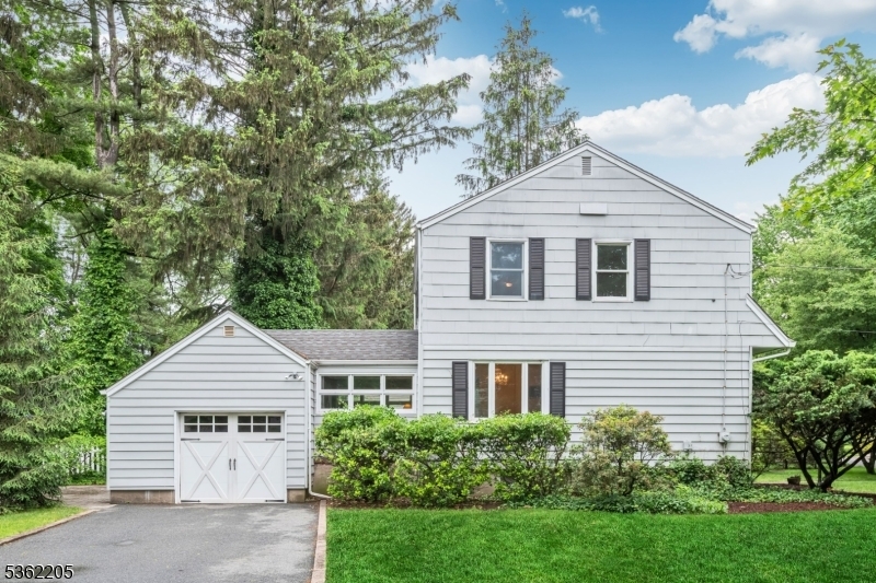 Property Photo: 330 Vesta Ct NJ 07450