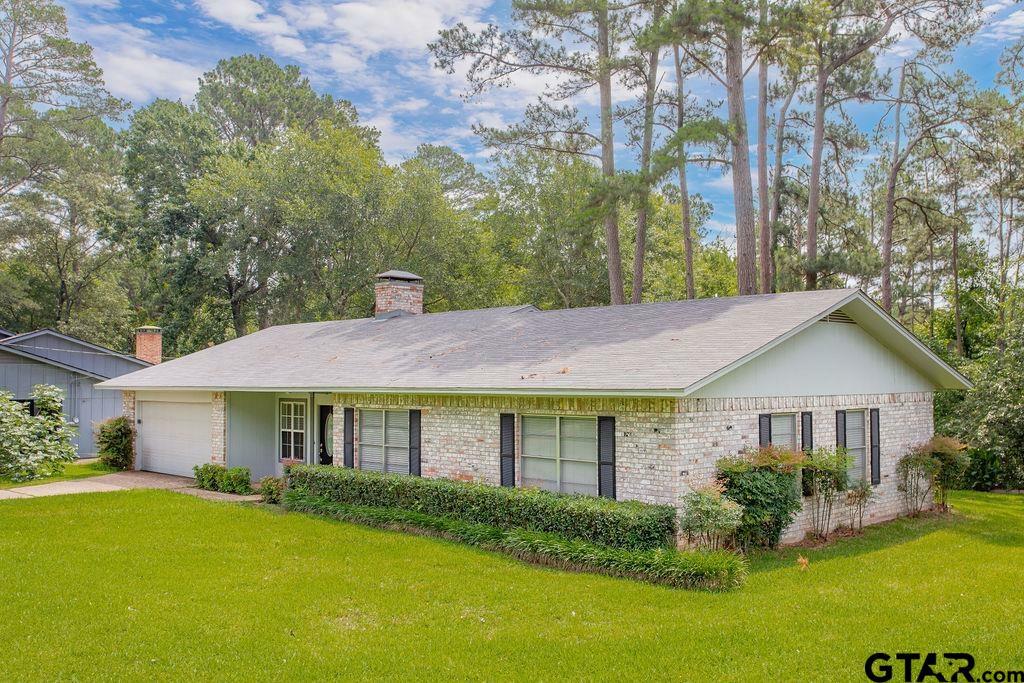 Property Photo: 1511 E Tanglewood Drive TX 75771