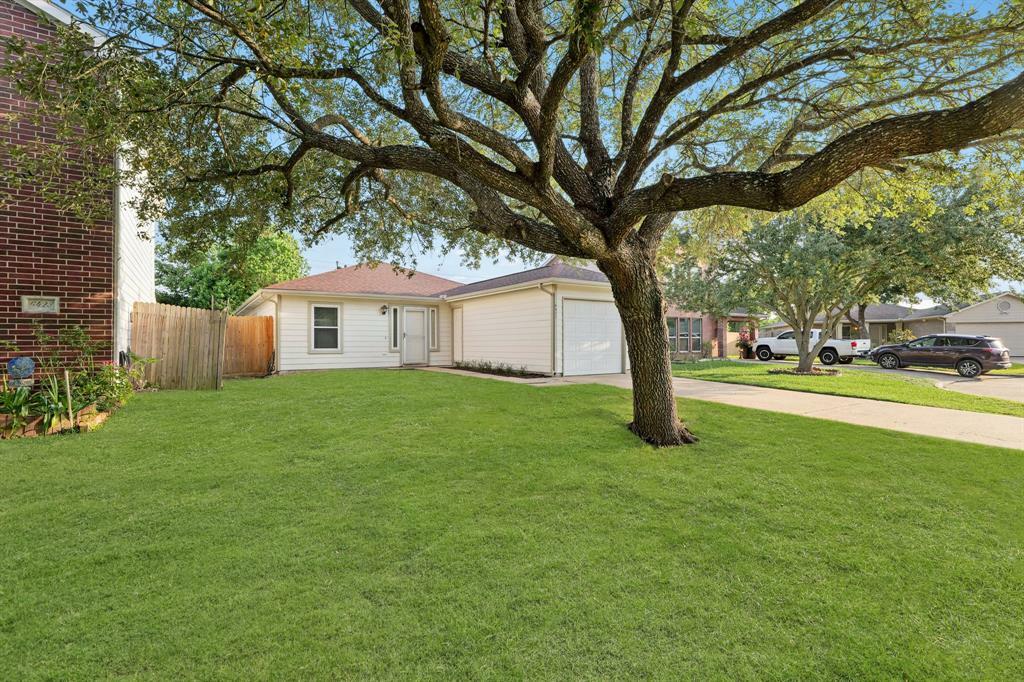 Property Photo:  6427 Burdine Court  TX 77085 