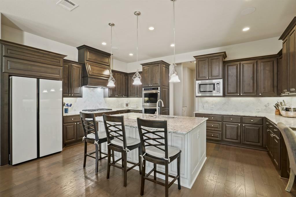 Property Photo: 9810 Mount Whitney TX 77459
