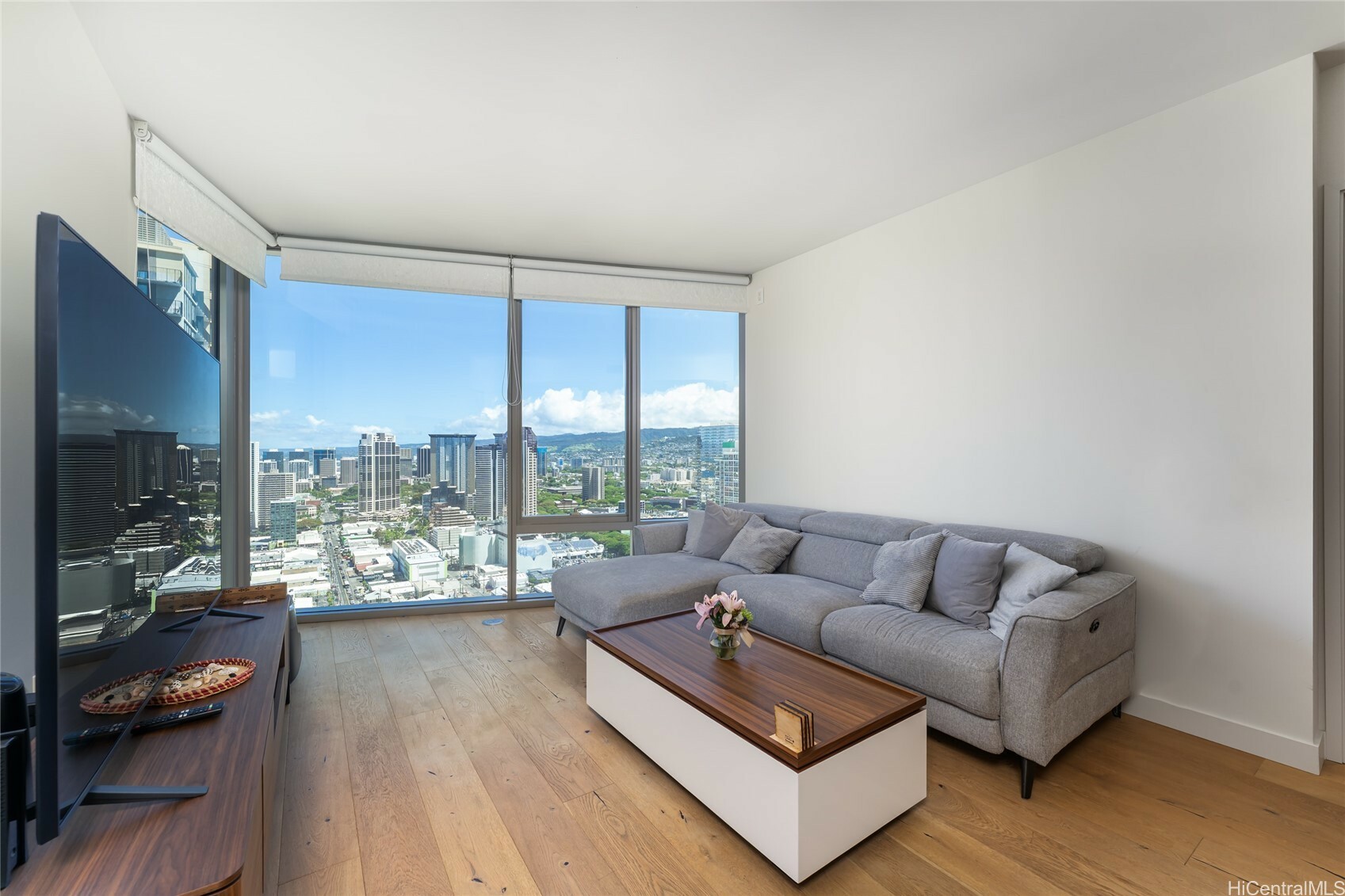 1001 Queen Street 3315  Honolulu HI 96814 photo