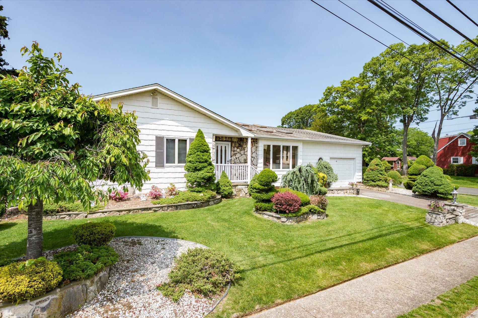 Property Photo:  405 S 14th Street  NY 11757 