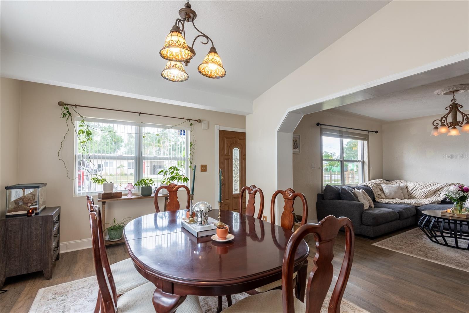 Property Photo: 1512 56th Avenue N FL 33703