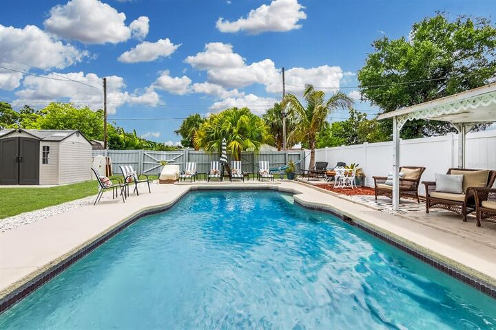 Property Photo:  1512 56th Avenue N  FL 33703 