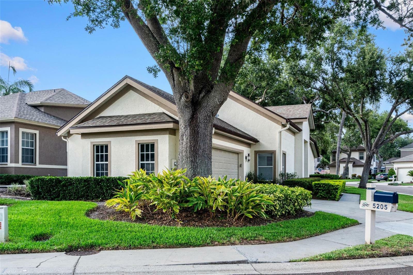 Property Photo:  5205 Fairway One Drive  FL 33596 