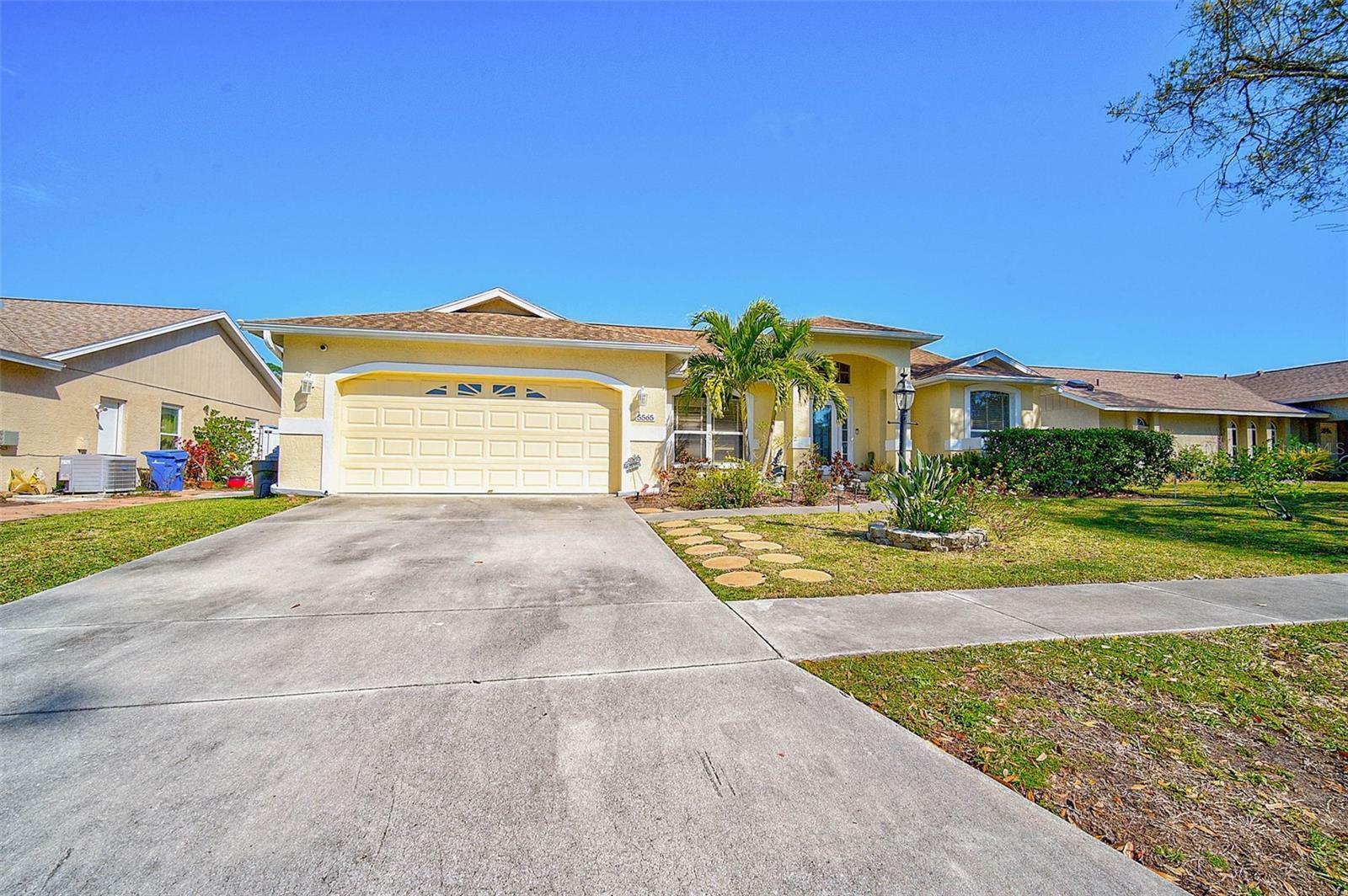 Property Photo: 5565 Sweetwater Oak Drive FL 34232