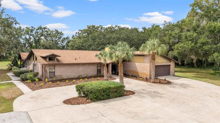 Property Photo: 309 Hidden Lake Drive FL 33511
