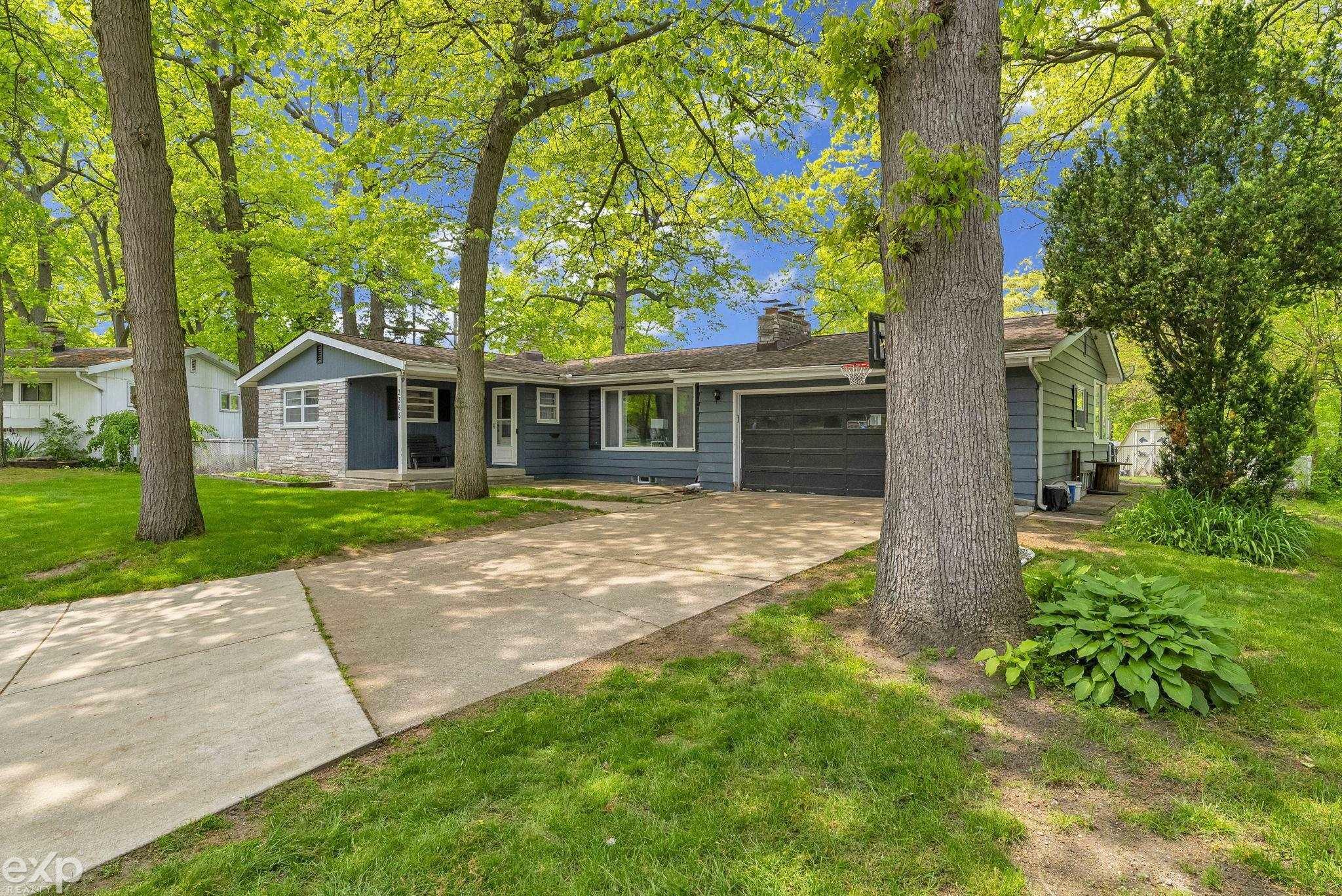 Property Photo: 3365 Hickory Lane MI 48060