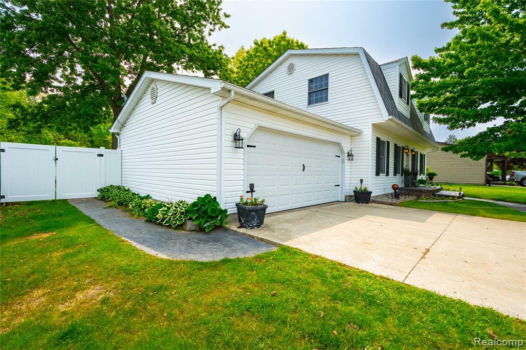 527 Montana Street  Marysville MI 48040 1023 photo