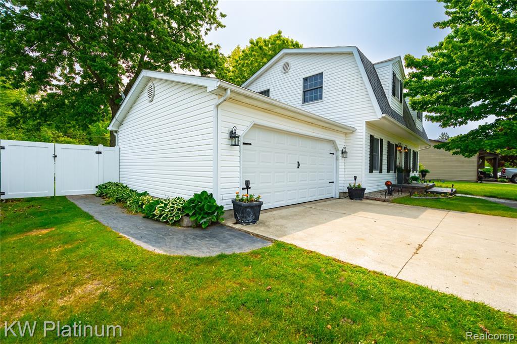 527 Montana Street  Marysville MI 48040 1023 photo